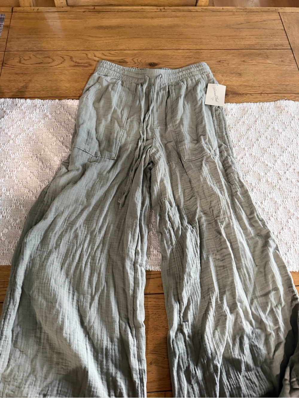 Universal Thread Men's Wide-Leg Drawstring Pants in Sage Green